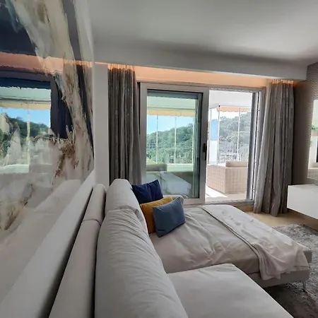 Daire La Mairena - Chic Getaway With Sea & Mountain Views, And Sports *